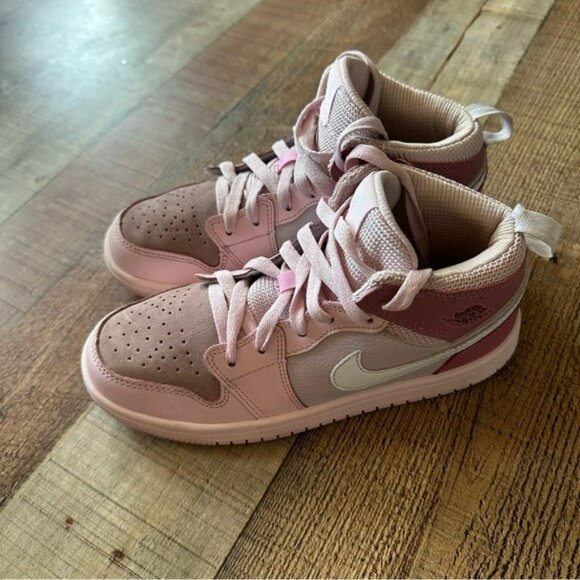 Air Jordan 1 Mid Digital Pink Size 4Y CW5379-600 - Picture 9 of 11